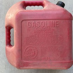 Blitz 5 Gallon Red Plastic Vented Gas Can 