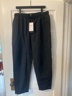 Nike Standard Fit Taper Leg Regular Length Windbreaker Pants Size: XL Color: Black