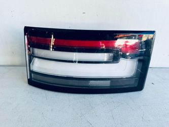 2017-2020 RANGE ROVER DISCOVERY LEFT DRIVER SIDE LIFTGATE TAIL LIGHT LED OEM