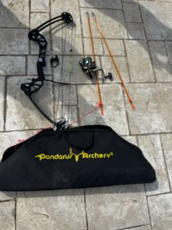 Arco De Pescar Con Dos Flechas Con Punta De Triángulo 