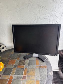 Dell Flat Screen Computer Monitor with Stand