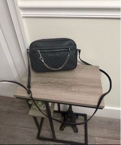 Pretty Michael Kors ( Ask for price)
