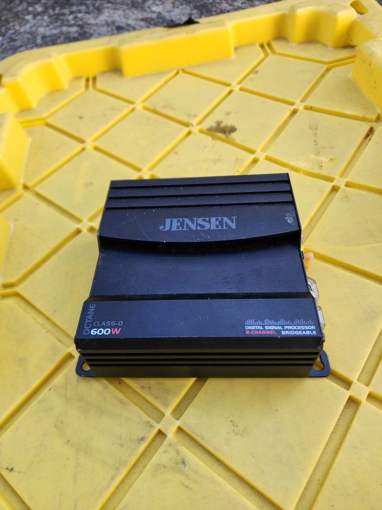 Jensen 600 Watt 2 Channel Amplifier, XDA92RB