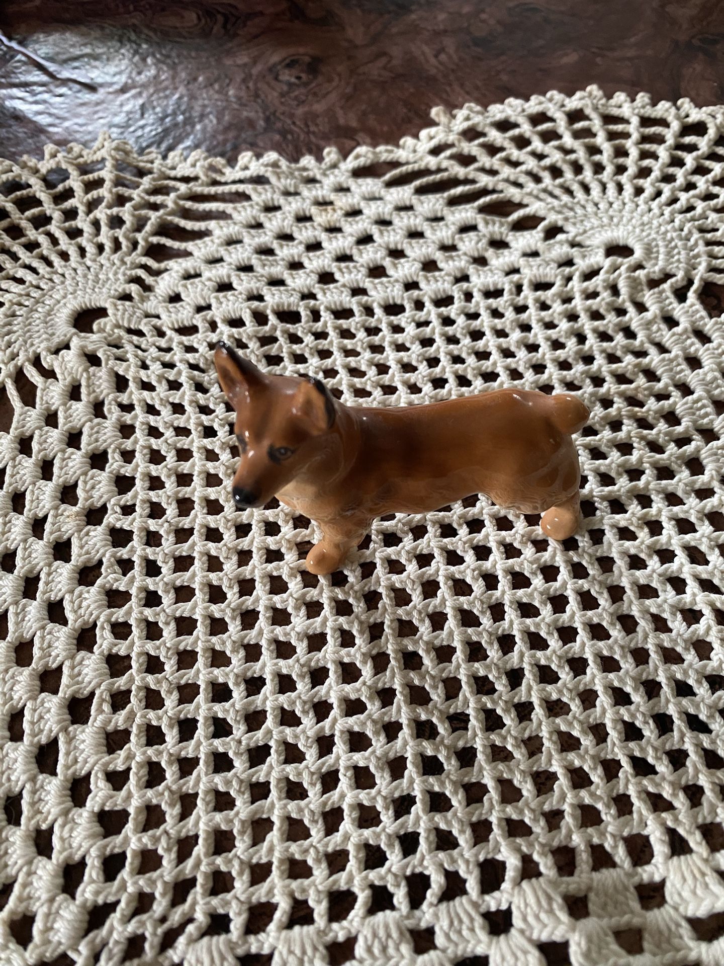 Royal Dolton Champion Spring Robin Corgi