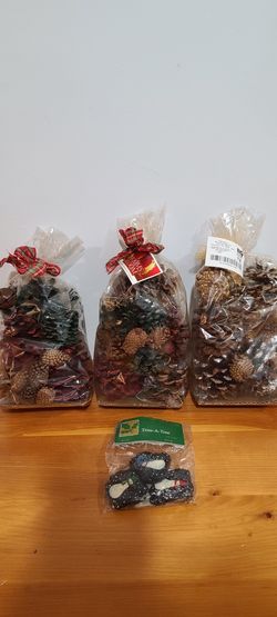 Potpourri Christmas Decorating & Coal Brand New