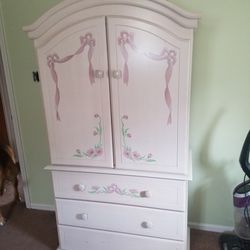  Beautiful Ashley's girl's bedroom set Need Gone By 4/10