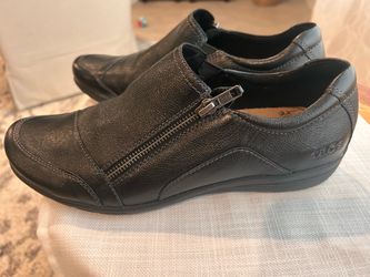 Taos Black Leather Slip-On Shoes with Zipper