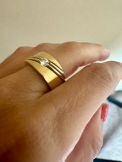 18K Gold Ring with Natural Diamond