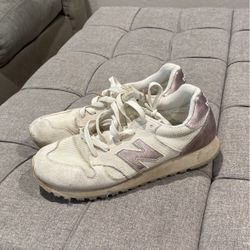 Womens New Balance Tennis Shoes