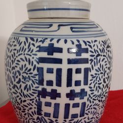 Chinese Blue and White Porcelain Ginger Jar , Traditional "Double Happiness" Symbol, which represents Joy, Marriage, and prosperity. 