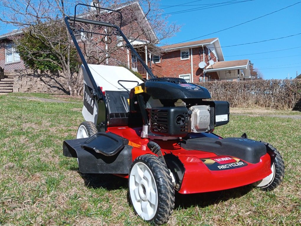 Toro 22 Recycler in Self Propelled (FWD) Lawn Mower