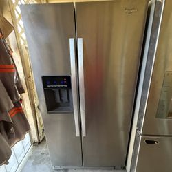 Whirlpool Refrigerator Everything Works 