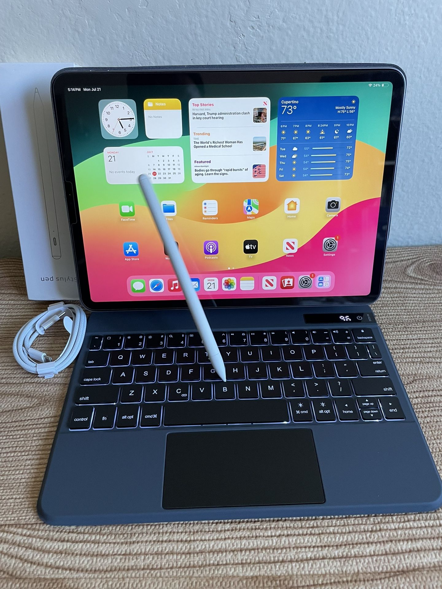 iPad Pro 11” (M2 chip / 2022 model) 4th Generation 128GB with keyboard case and stylus pen