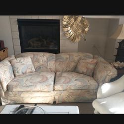 SOFA(COUCH) BARELY USED, CLEAN GOOD CONDITION 