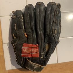 Black Rawlings Edge-U-Cated Heel Baseball Glove