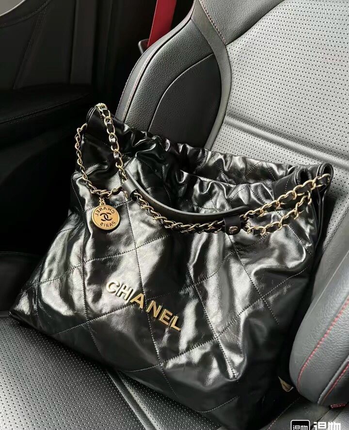 CHANEL 22Bag