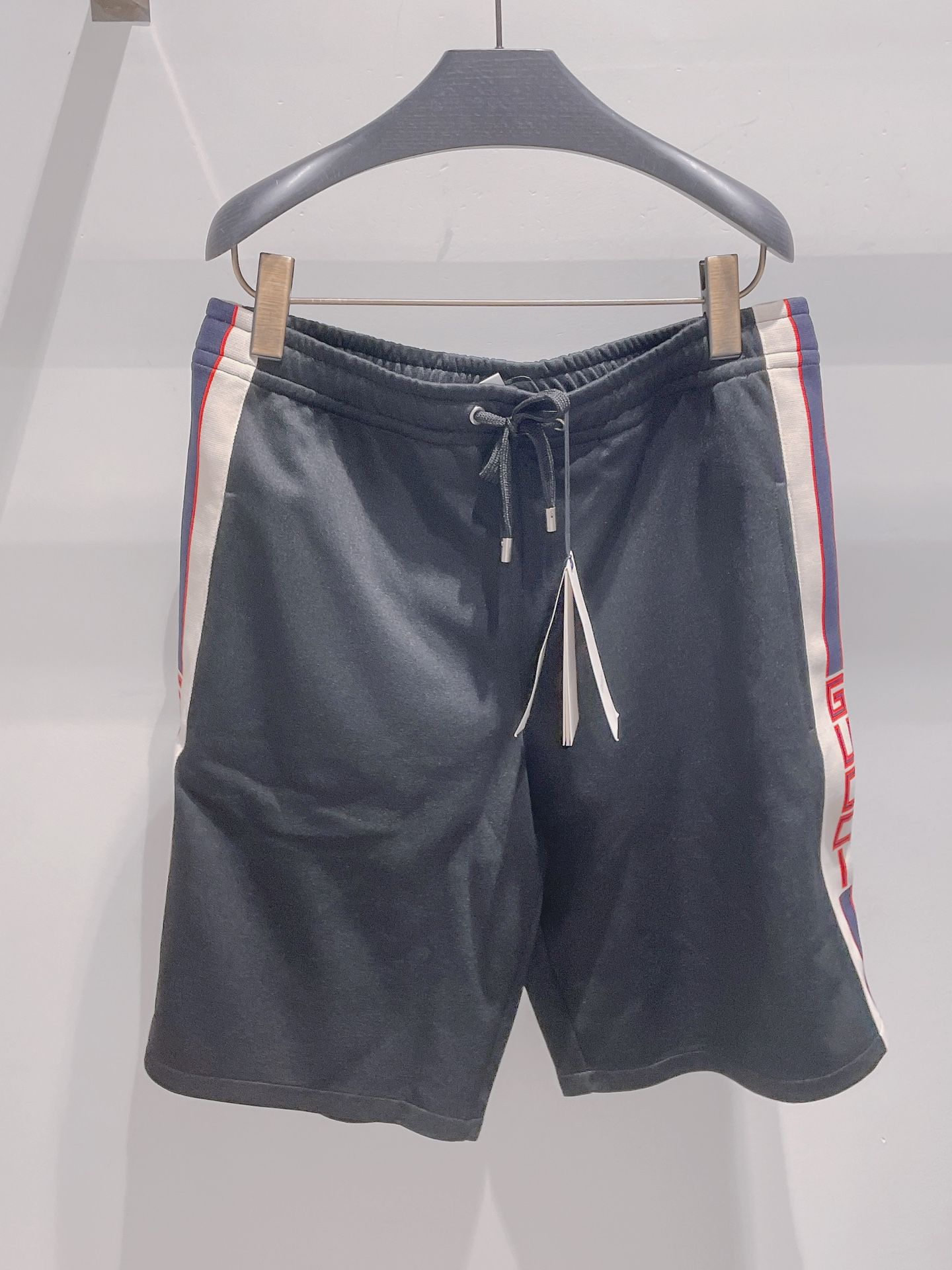 New-Gucci Men’s Short (Size S)