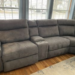 Sectional Couch  2 Electric Recliners 1 Manual