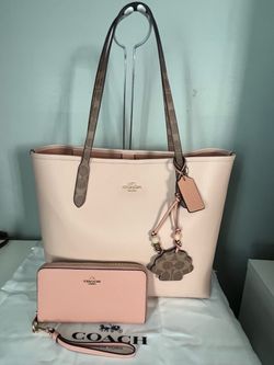 COACH CITY TOTE BAG WITH SHELL CHARM & WALLET