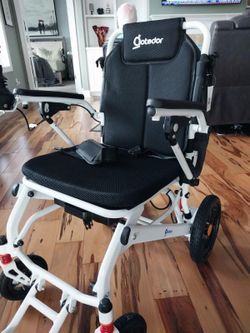 Dotedor Lightweight Folding Wheelchair