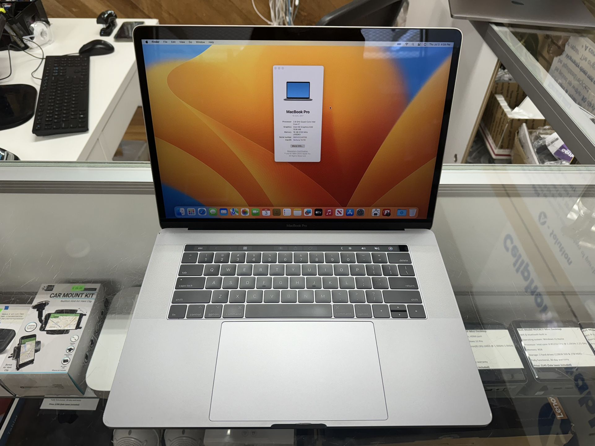 Macbook Pro 15 inch 2017 Touch Bar core i7 16GB RAM 256GB SSD