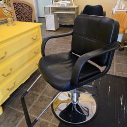 Salon Chair for Sale – Free Mat