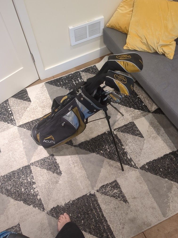 Women's/Junior Golf Clubs And Bag