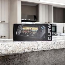 6578381 MSI claw A1M 7” 120hz FHD 1080p gaming handheld 1Tb 16gb 