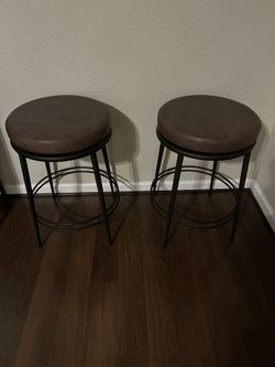 Bar & 4 Barstools