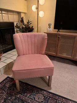Pink velvet accent chair
