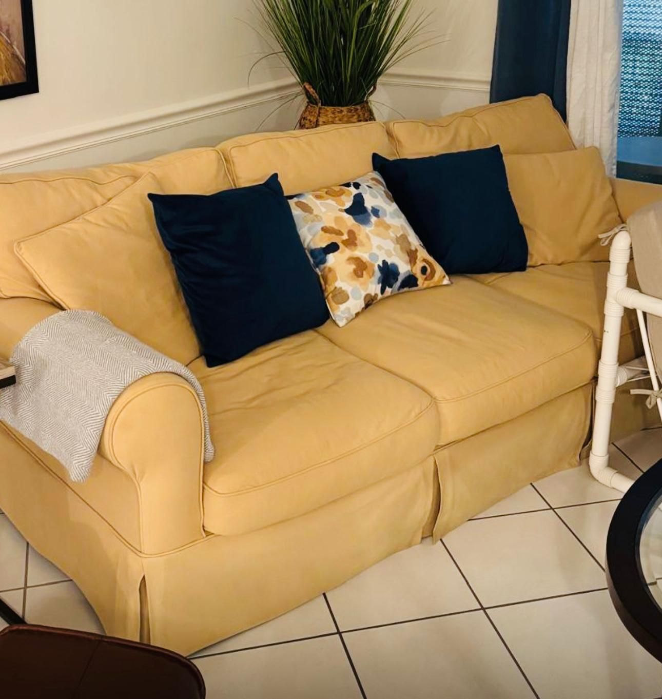 Sleeper Sofa / Sofa Cama