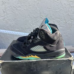 Size 6.5y (Gs) -Jordan 5 Aqua