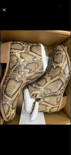 New size 6.5 boots