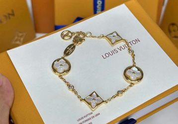 New bracelet 18k stainless steel gold comes with dust bag only