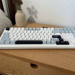 AULA F99 3-in-1 Hot-Swappable Mechanical Keyboard – Wireless/Wired/Bluetooth | Like New