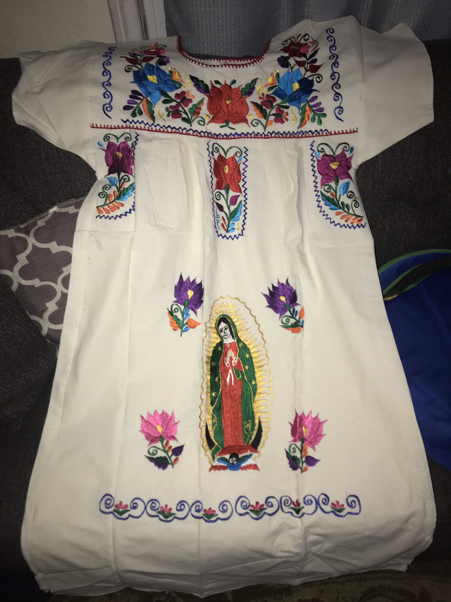 Vestido de la virgen de Guadalupe bordado