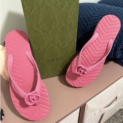 Gucci pascar Flip Flops 