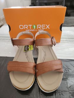 New  Women's sandals size (8)