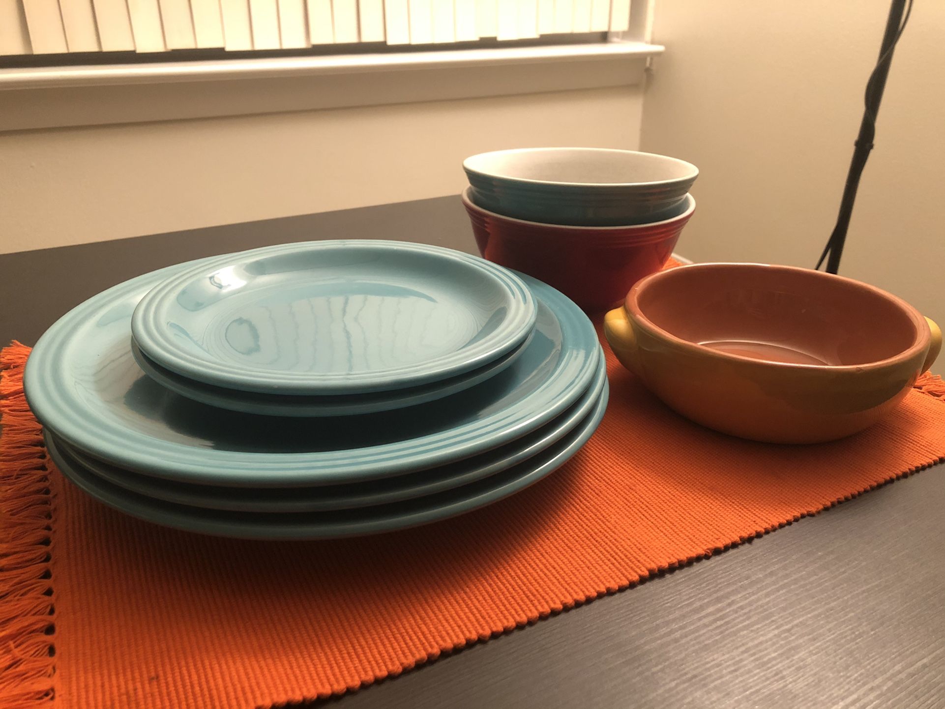 Set of 5 plates and 3 bowls