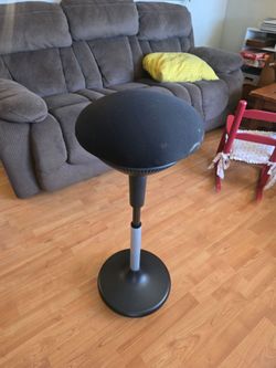 FREE WOBBLE CHAIR