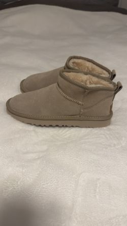Women’s Uggs Size 7 SAND color