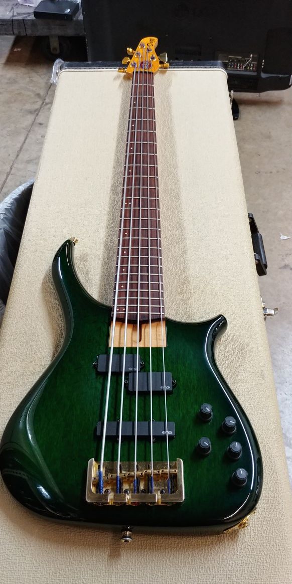 U.S. Masters Guitar Works Dazz 5 String Bass Guitar