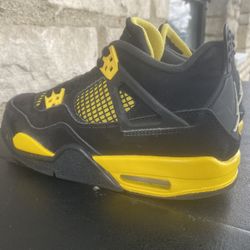 Air Jordan 4 Yellow Thunder ( Pick Up Only ) Size 6y—$55