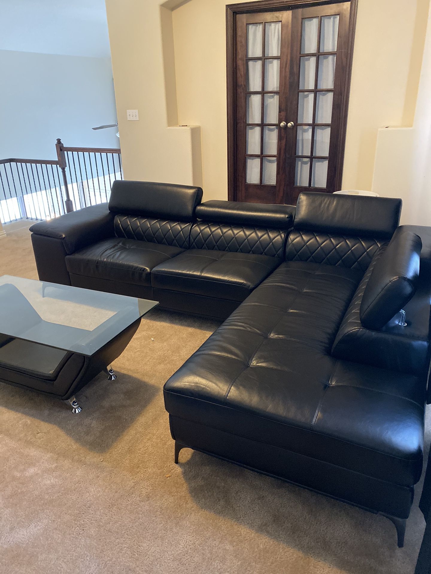 Sectional Couch (Brand New)!! With Table