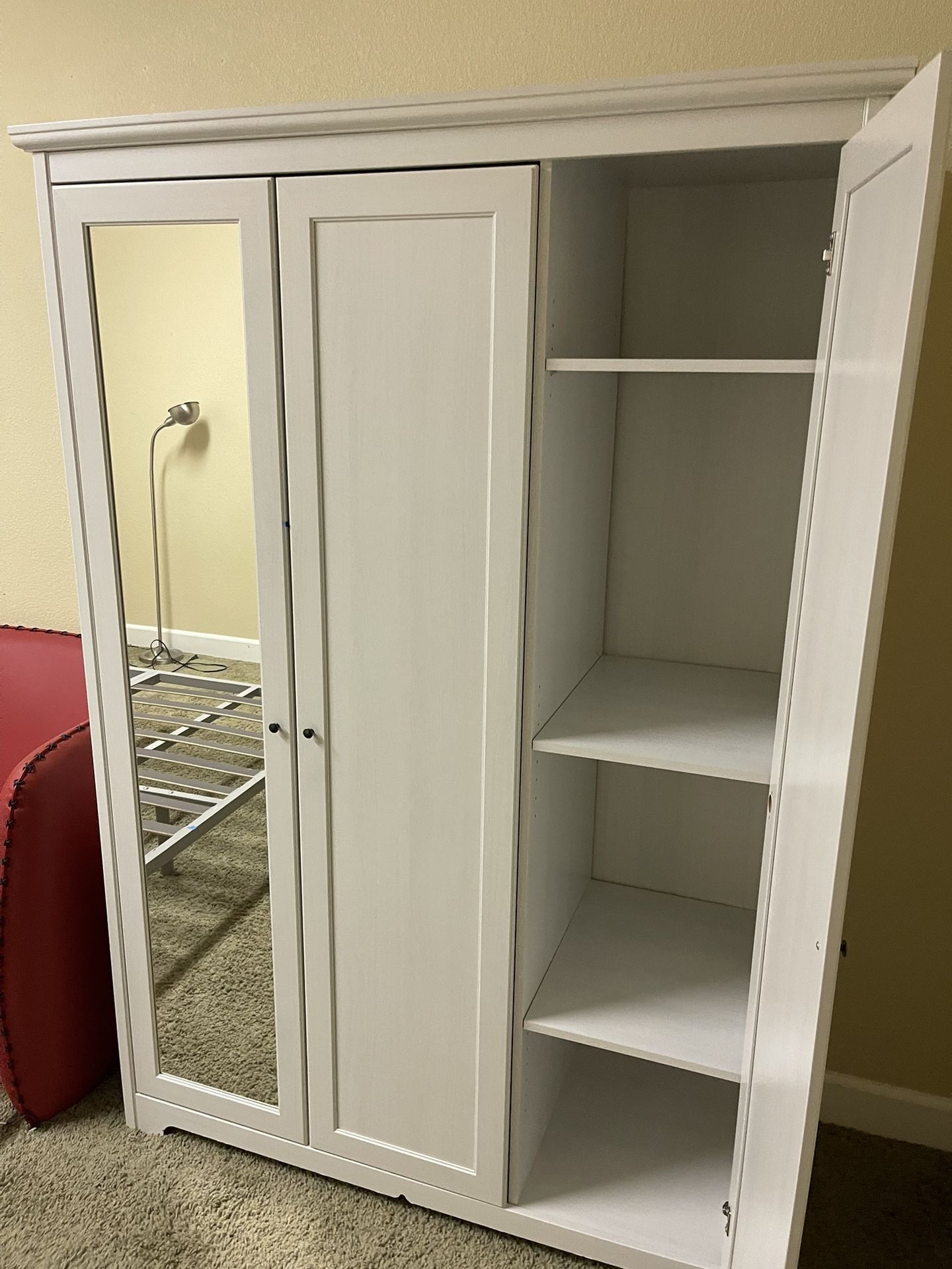 Closet With Mirrors