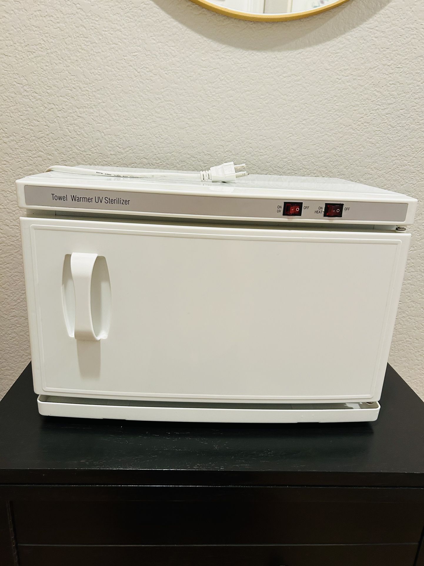 Hot Towle Cabinet