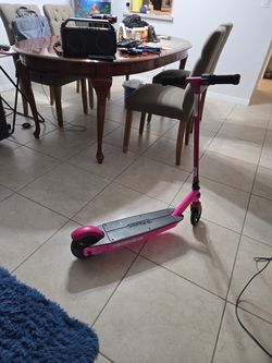 Razor Black Label E90 Electric Scooter for Kids Age 8 and Up, Power Core High-Torque Hub Motor, Up to 10 mph, All-Steel Frame