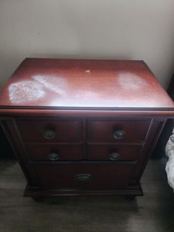 Queen bed w drawer& dresser