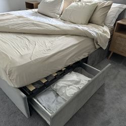 King Headboard W/ Storage Plus Seely mattress
