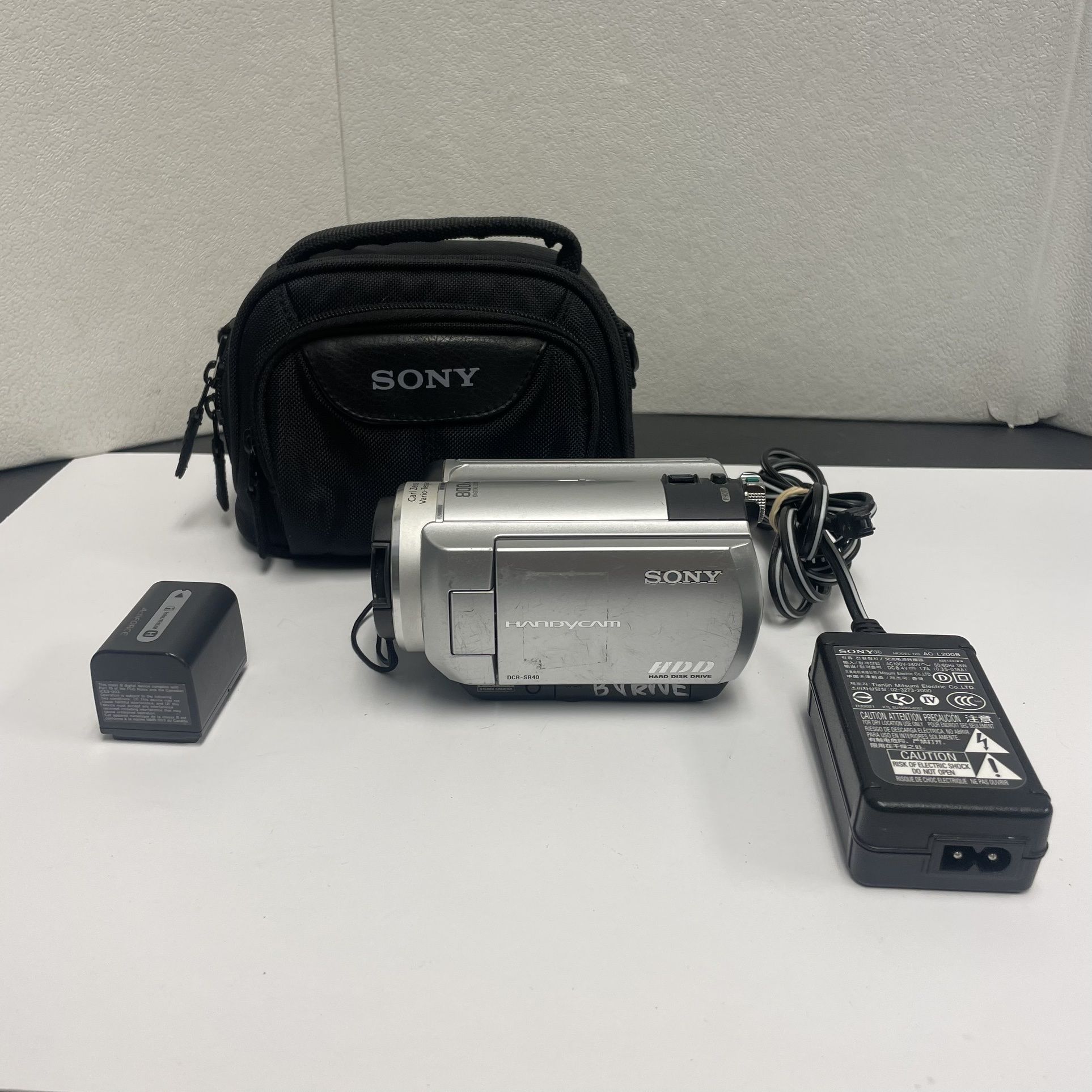 Sony HandyCam DCR-SR40 30 GB HDD shops Camcorder / Battery